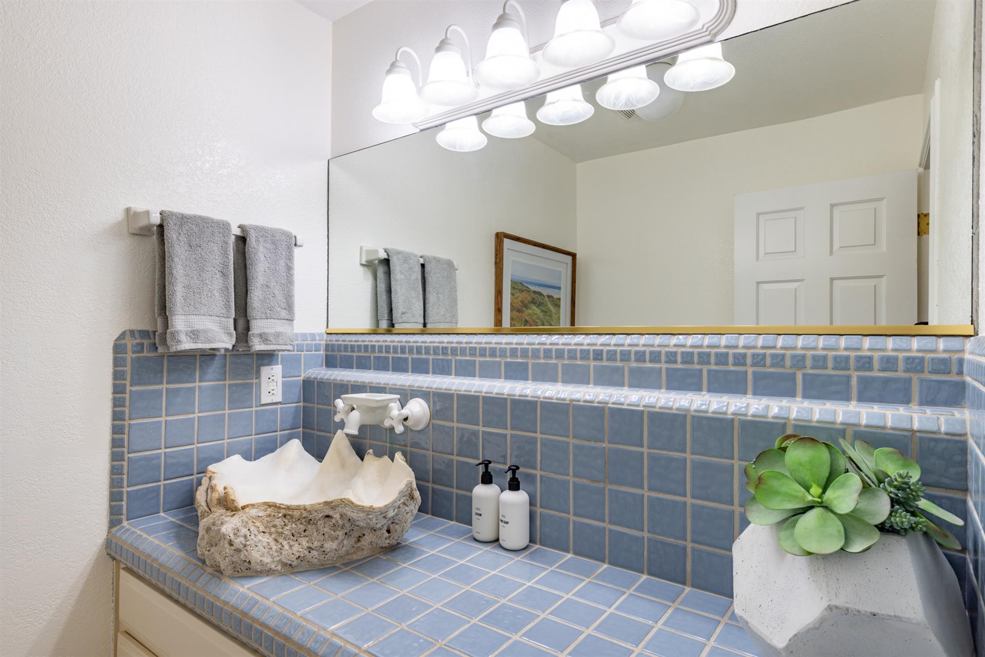 Osprey Half Bath 1 of 2