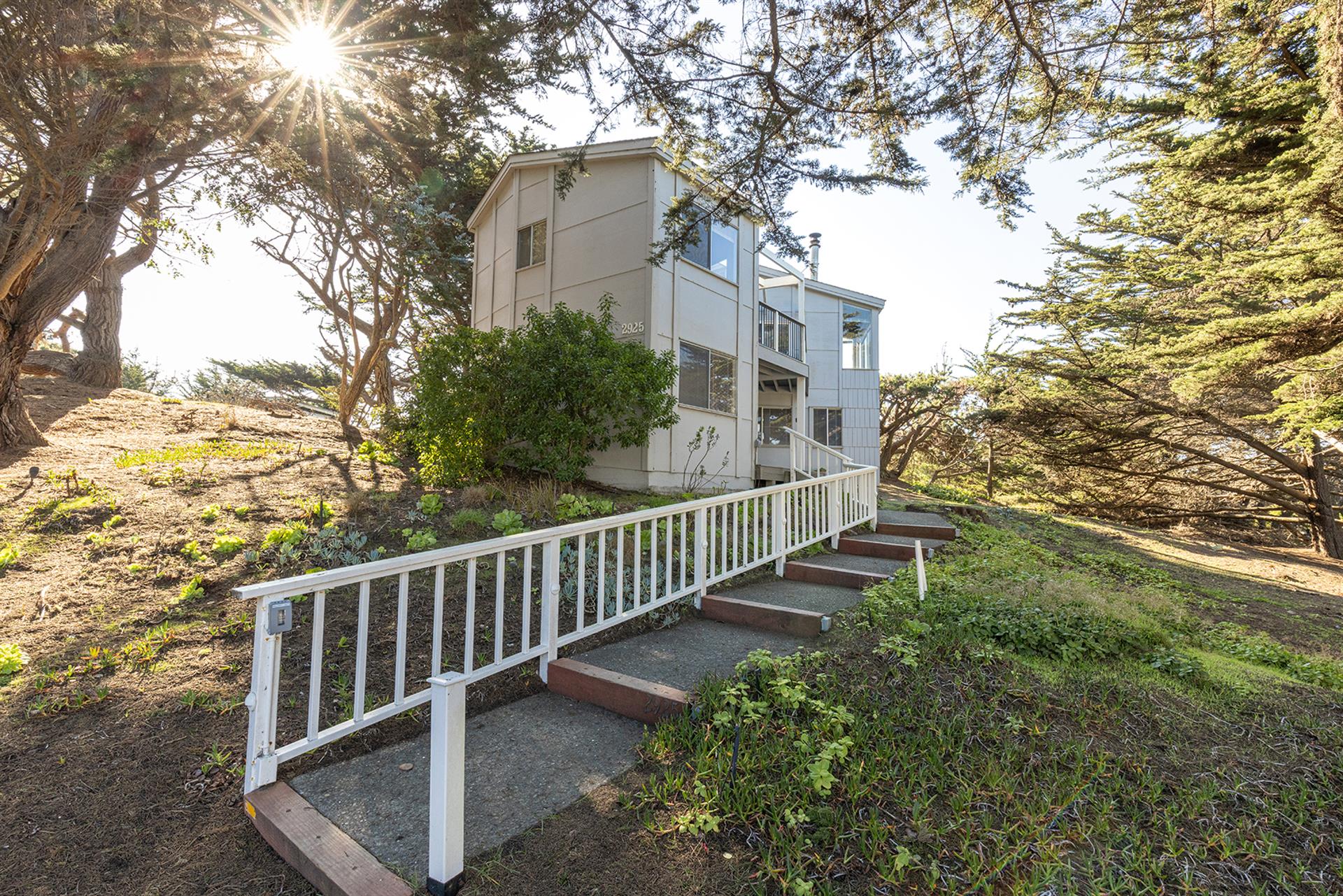 0070 Front Exterior001