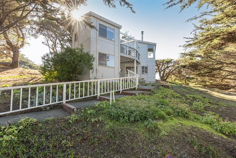 6724 0070 Front Exterior 002 M