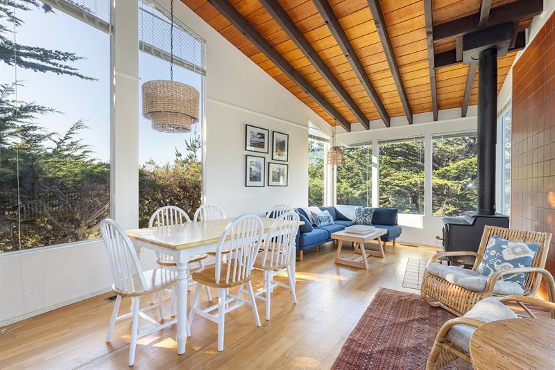 6728 0300 Living Room 004 M