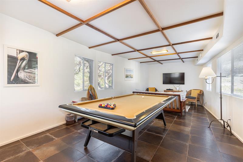 6734 0520 Family Room 001 M