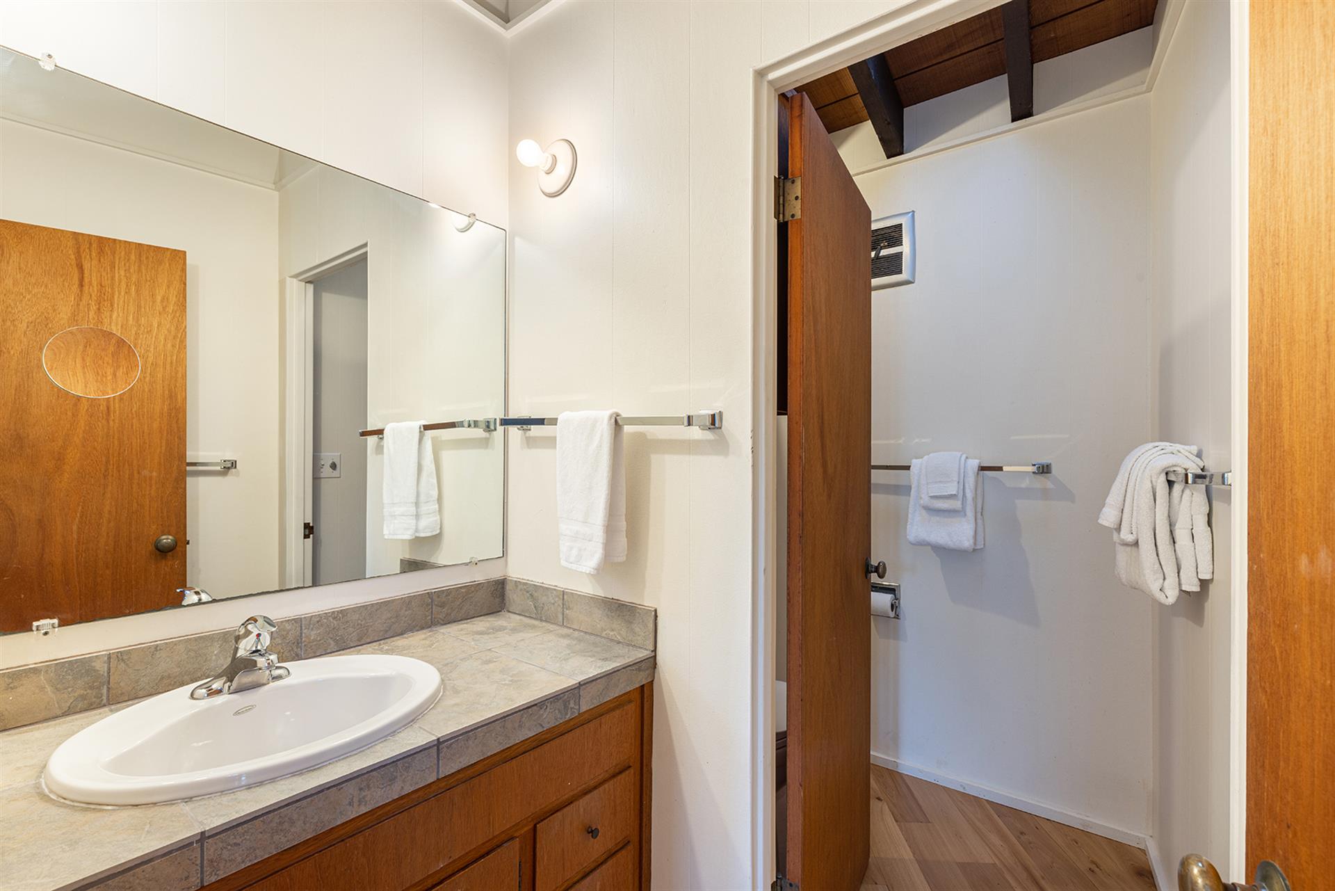 1150 Bathroom Two001