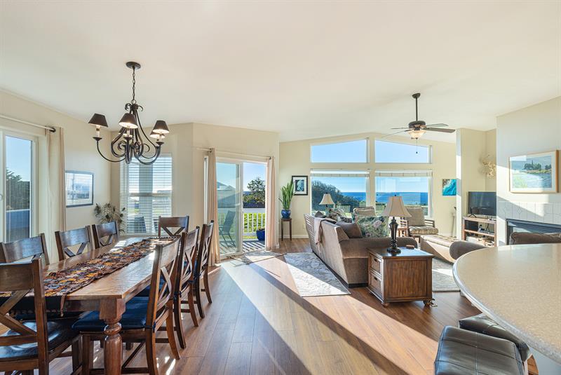 6769 0300 Living Room 001 M