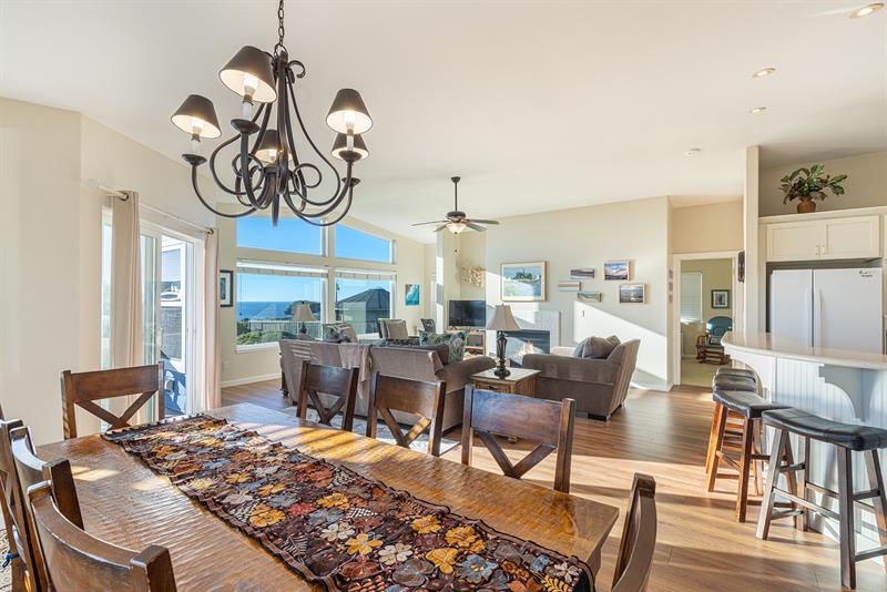 6770 0300 Living Room 002 M