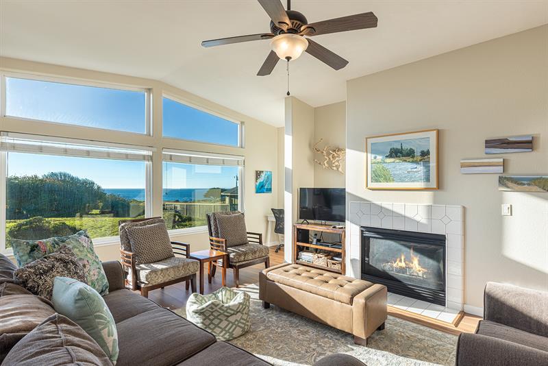 6772 0300 Living Room 004 M