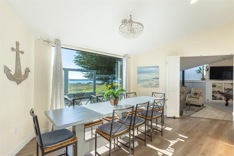 6786 0300 Living Room 008 M