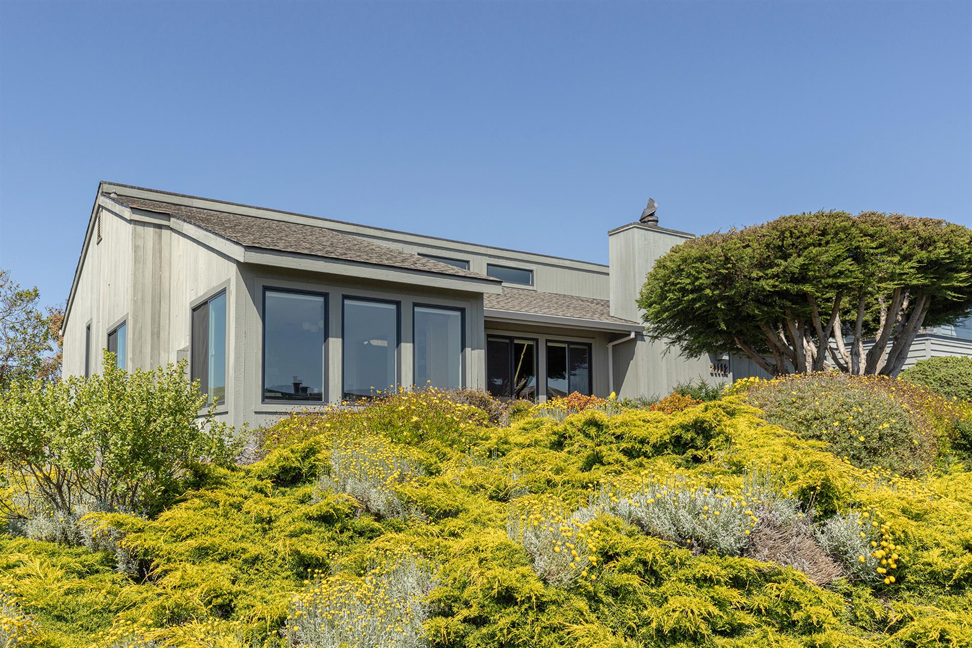 0070 Front Exterior005