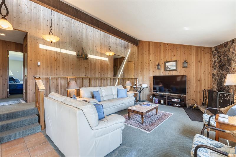 6795 0300 Living Room 002 M