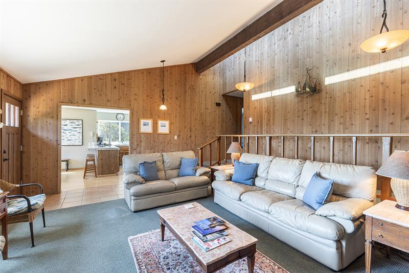 6796 0300 Living Room 003 M