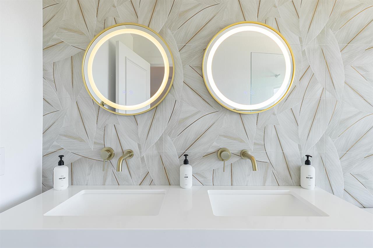 1150 Bathroom One006