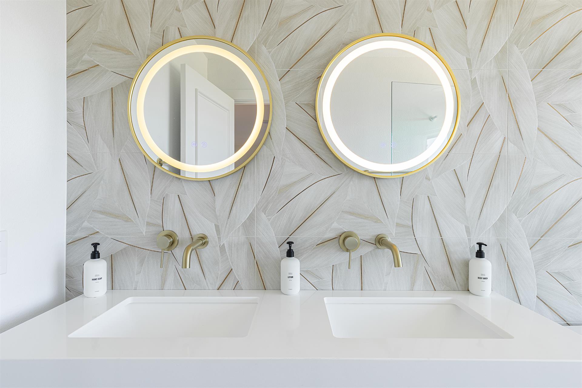 1150 Bathroom One006