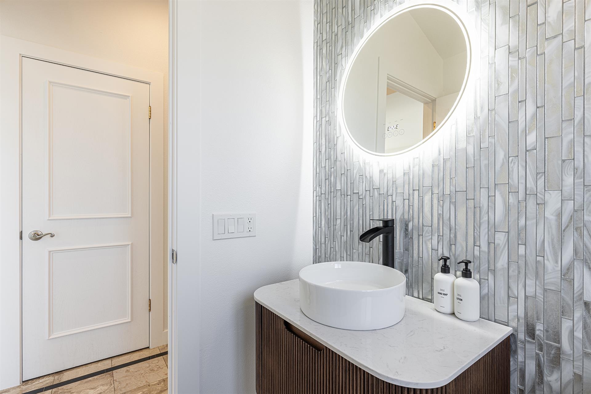 1150 Bathroom Three002