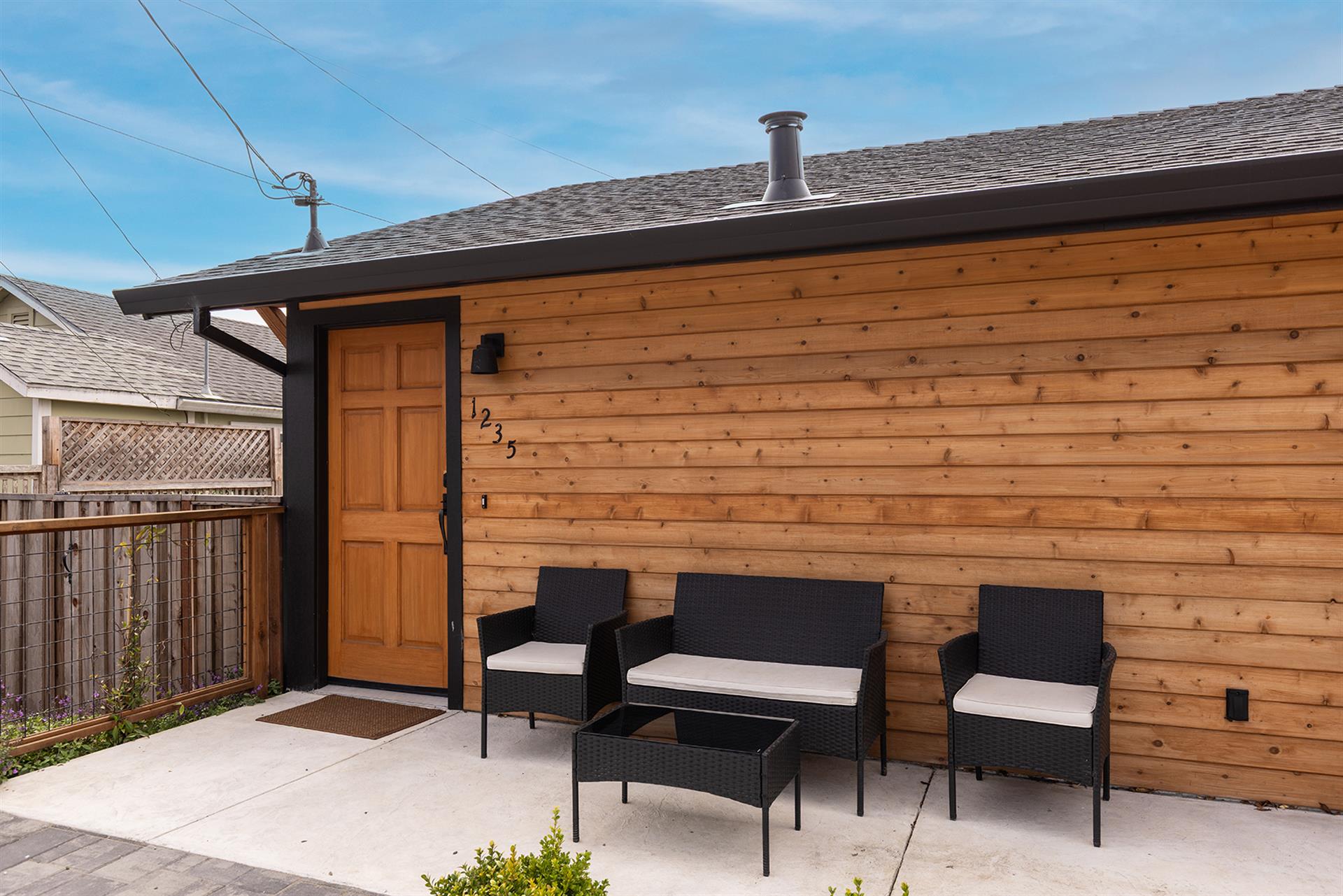 0070 Front Exterior003