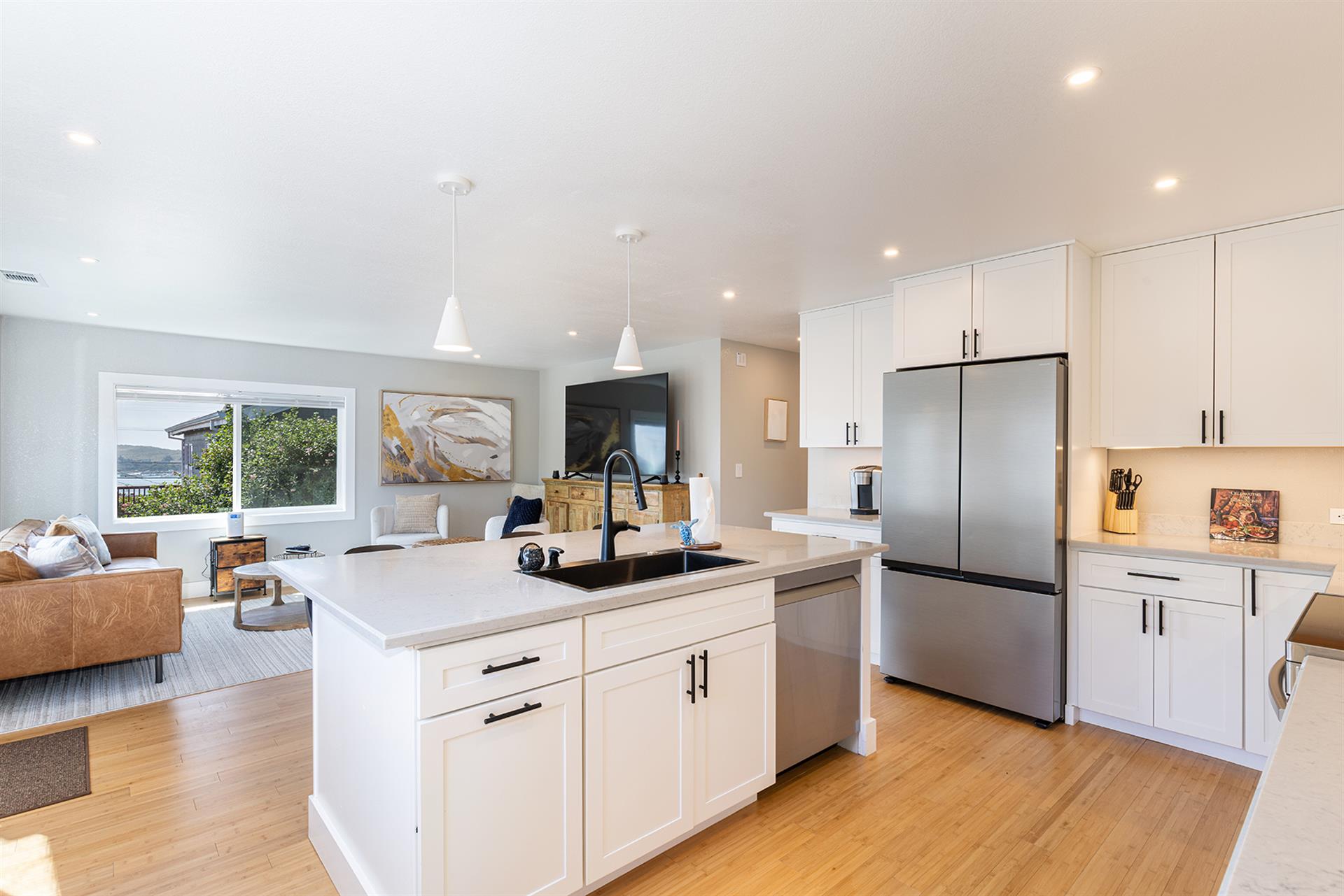0600 Kitchen001