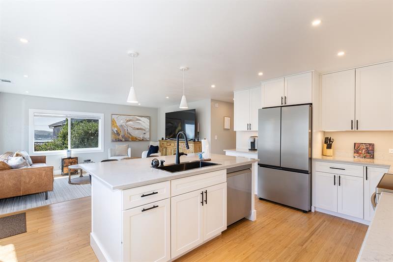 6854 0600 Kitchen 001 M