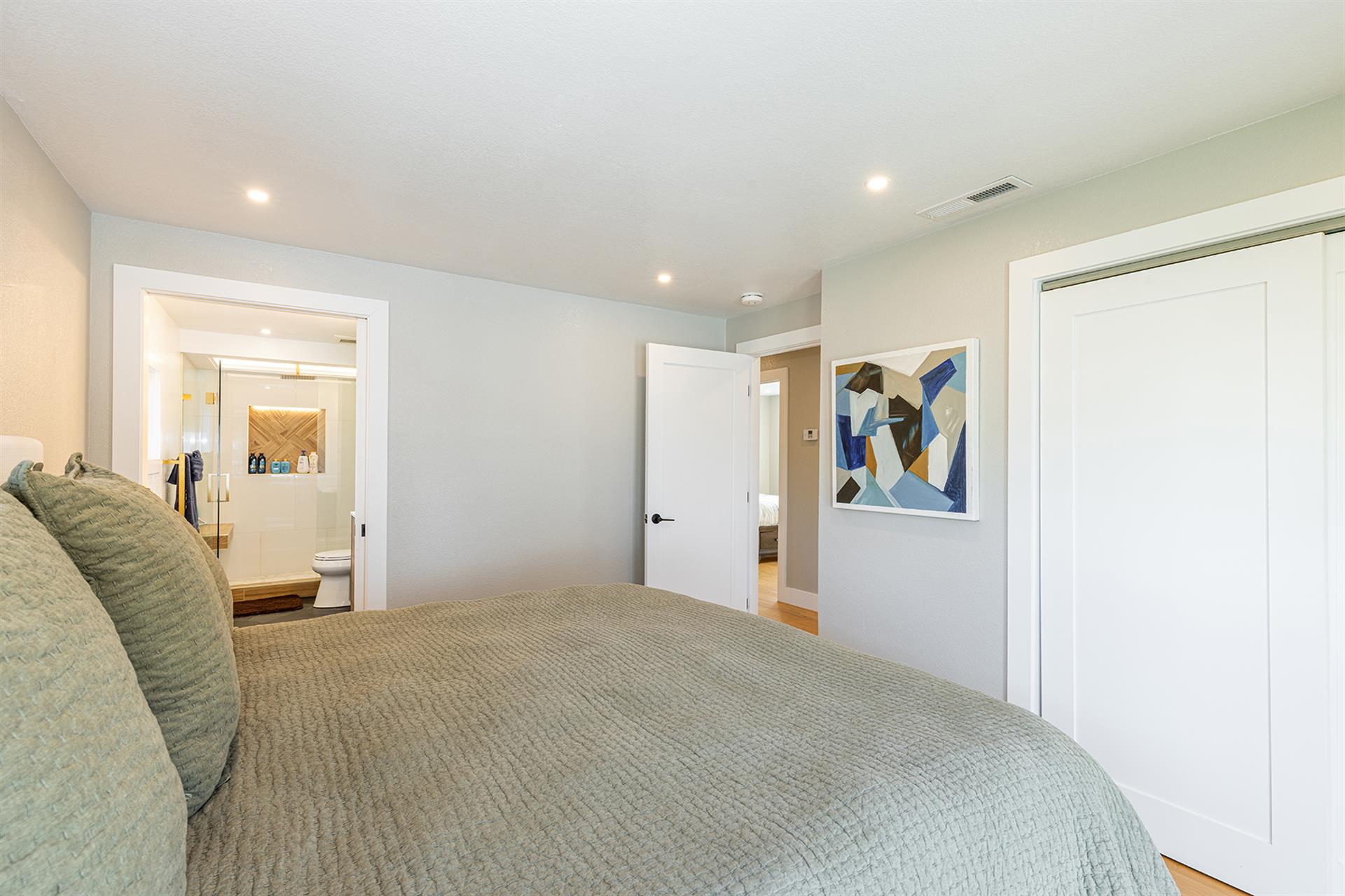 1115 Bedroom Three003