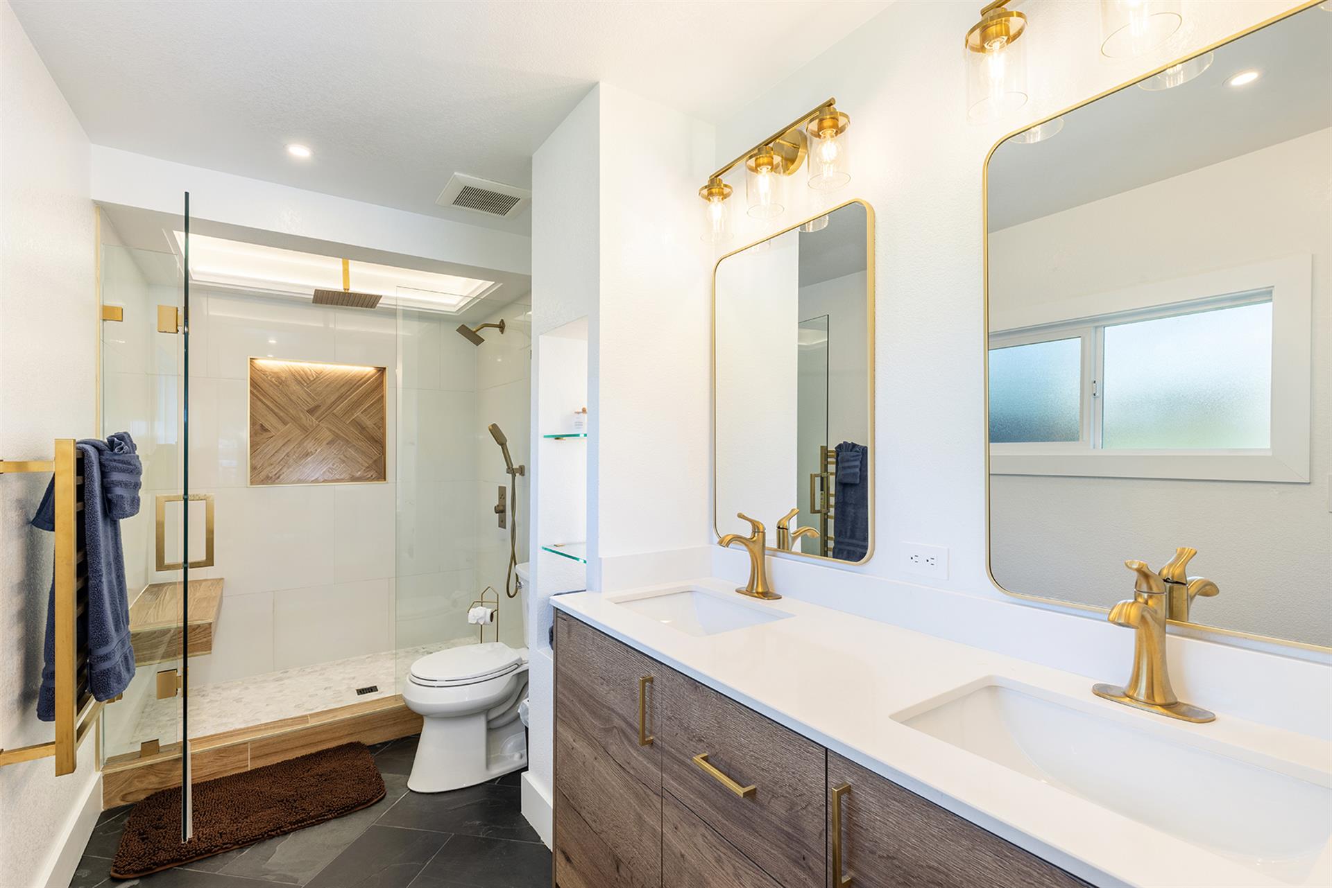 1150 Bathroom Two001