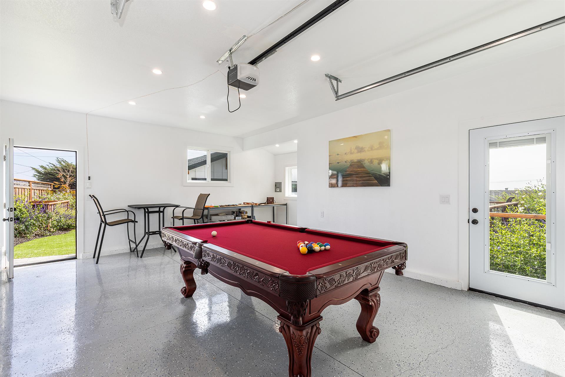 1300 Garage002