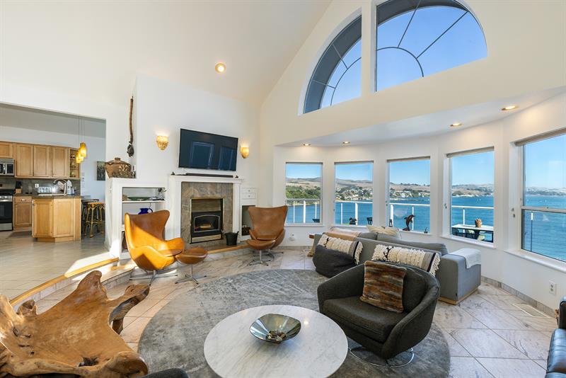 6892 0300 Living Room 004 M
