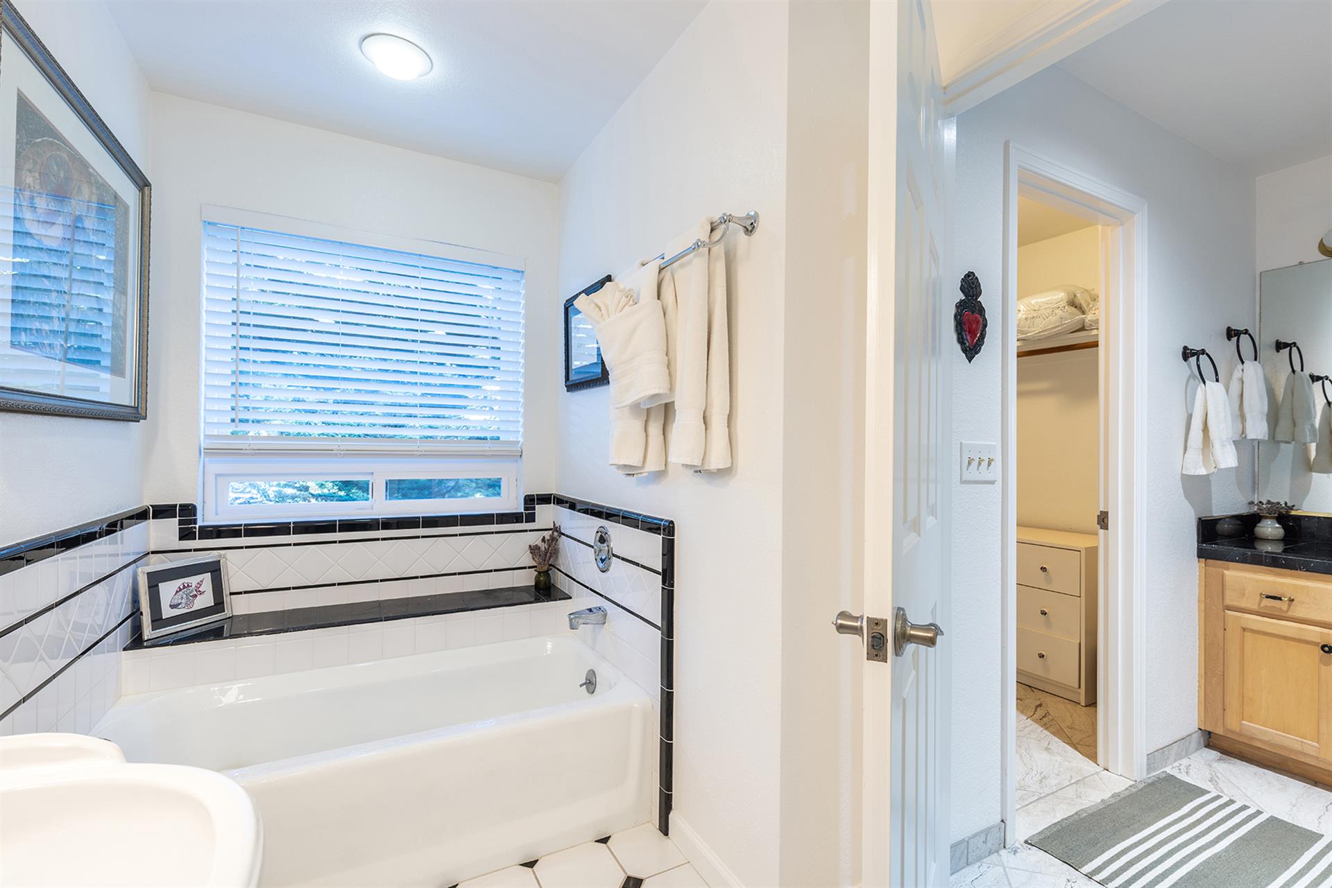 1150 Bathroom Two002