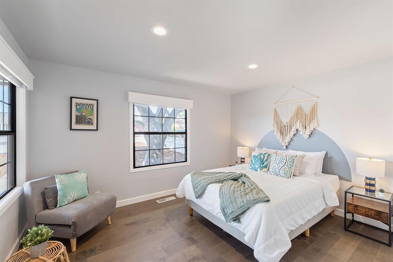 Bedroom 2, Queen Bed, Downstairs