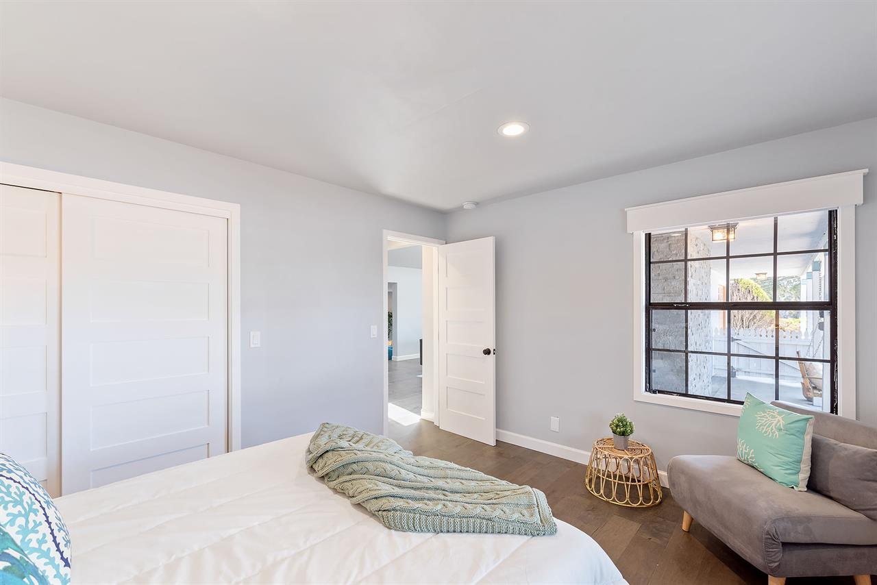 Bedroom 2, Queen Bed, Downstairs