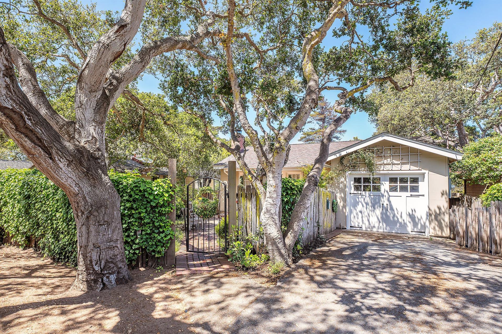 2 Bedroom, 2 Bathroom Cottage in CarmelbytheSea