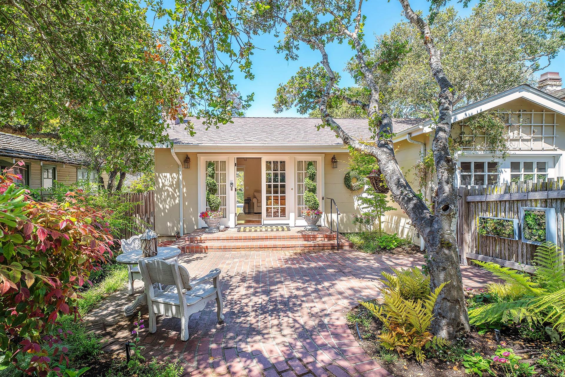 Welcome to Little Sandpiper Cottage CarmelbytheSea