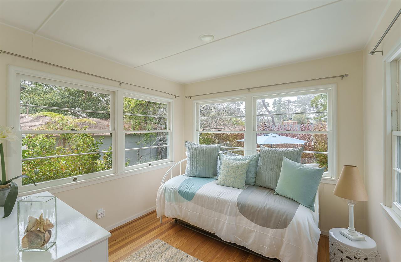 Bedroom 3  Twin Day Bed or Split King with Topper