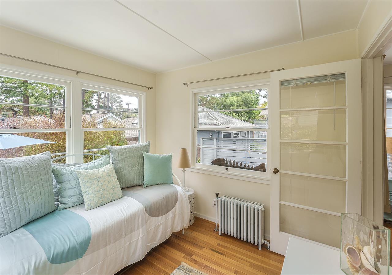 Bedroom 3  Twin Day Bed or Split King with Topper