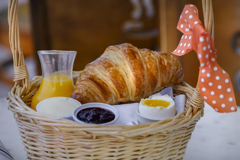 15990 Cafe Carmel Is A Favorite Spot For Visitors Staying At Carmel Vacation Rentals