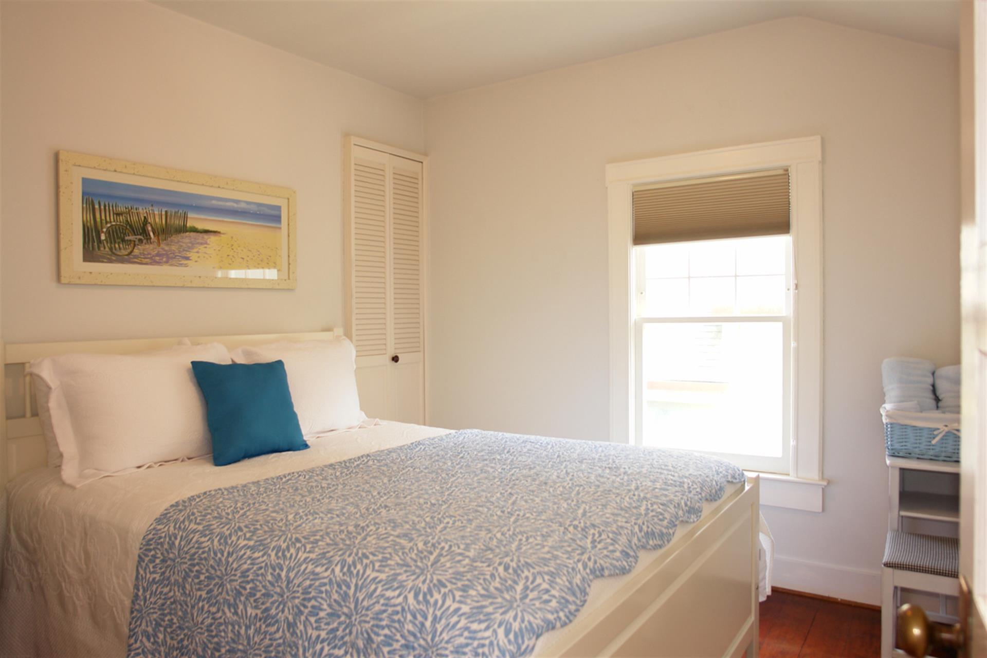Guest Bedroom 2 with Queen
