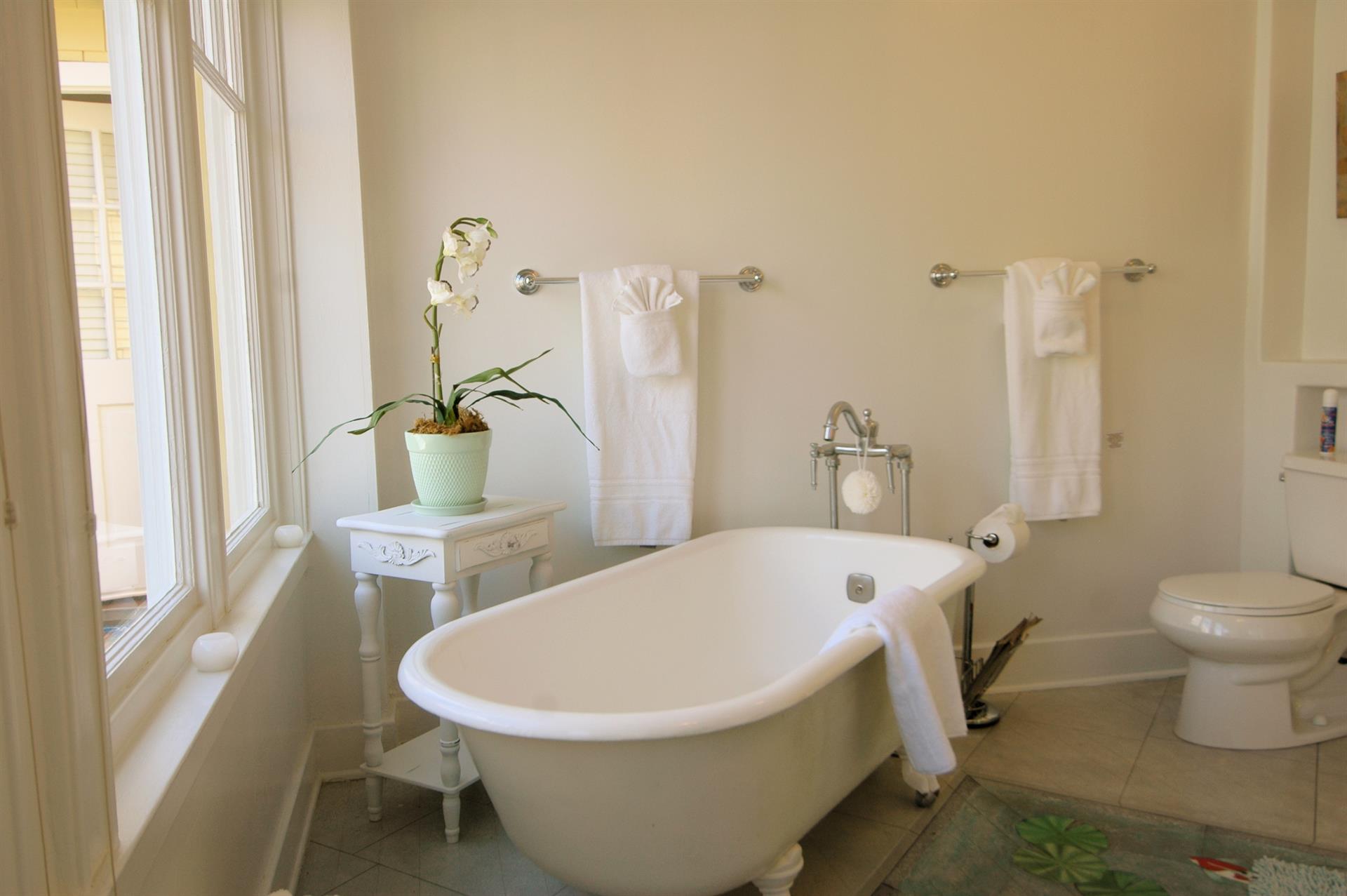 Second Shared Bath with Tub  Shower