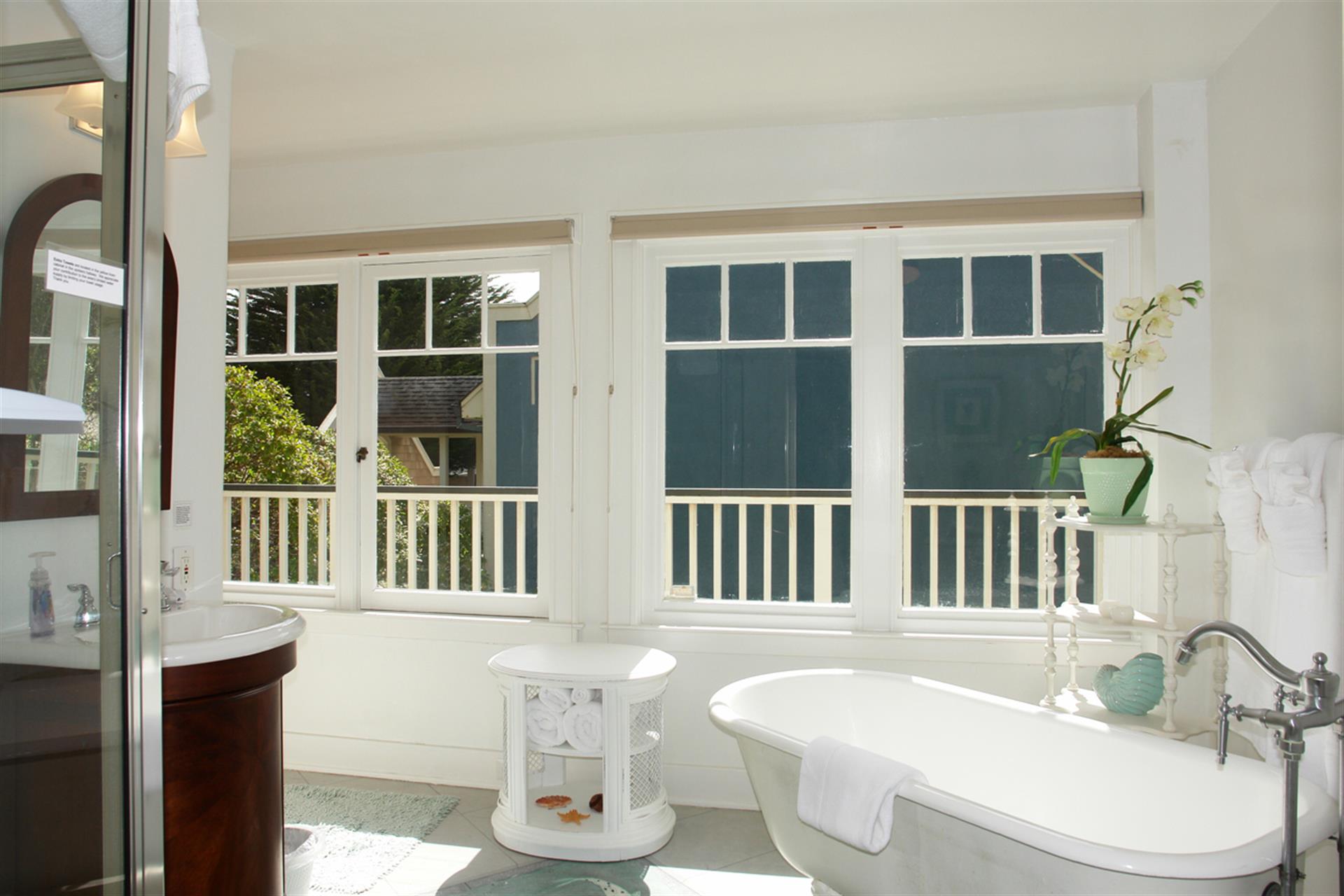 Second Shared Bath with Tub  Shower