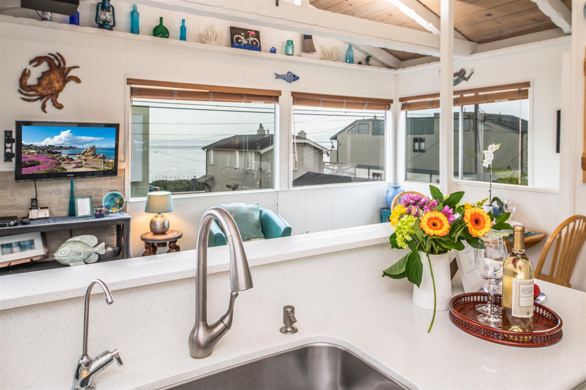 Kitchen has a Bay View.