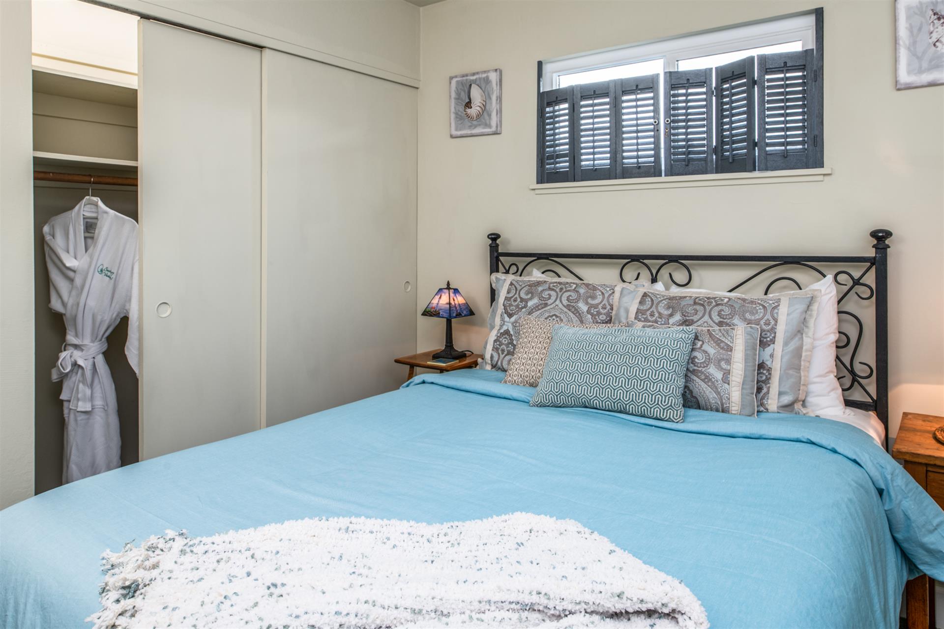 Comfy Bedroom, Queen Bed, En Suite Bathroom