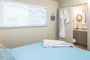 Comfy Bedroom, Queen Bed, En Suite Bathroom