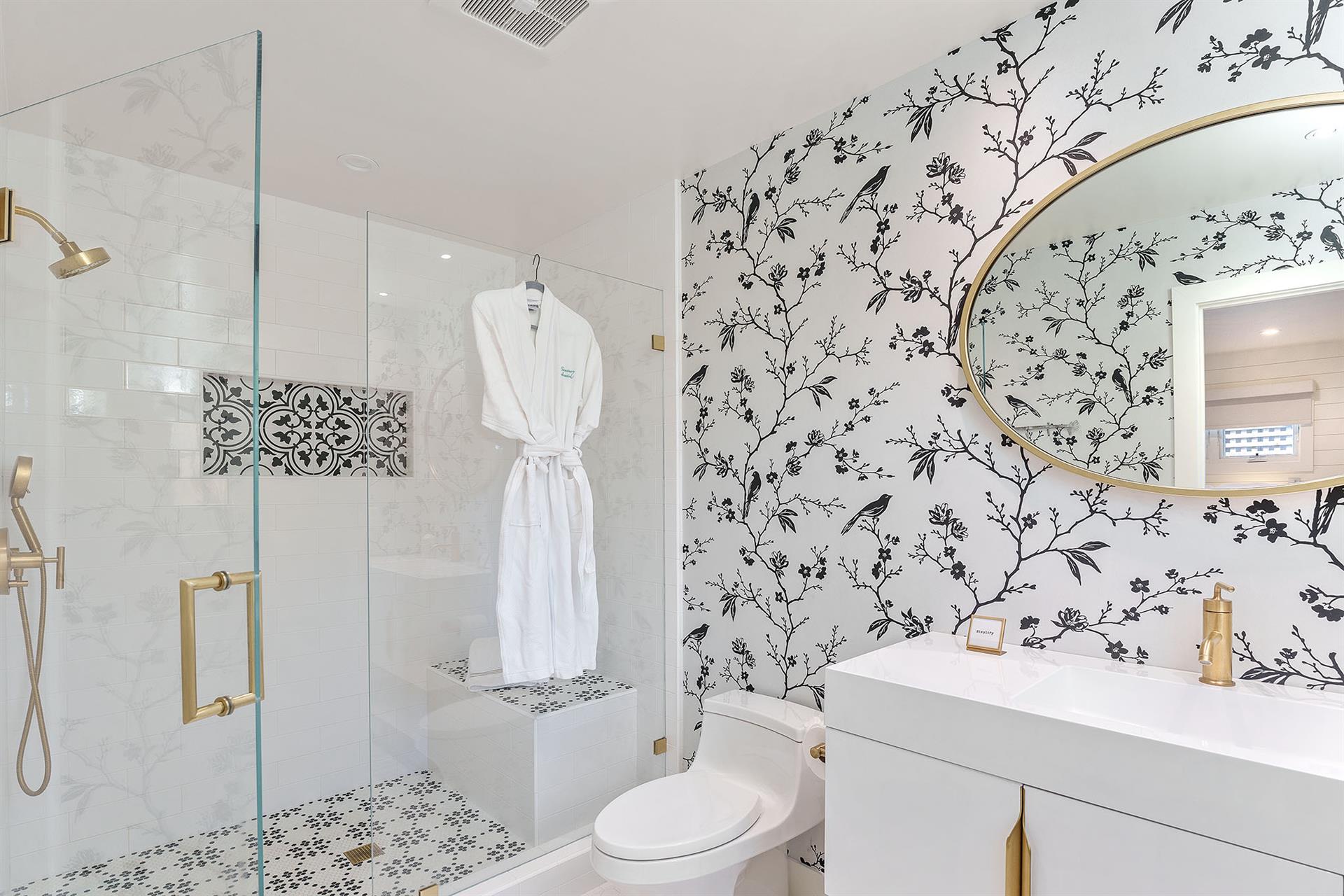En Suite Bath with Shower, Downstairs