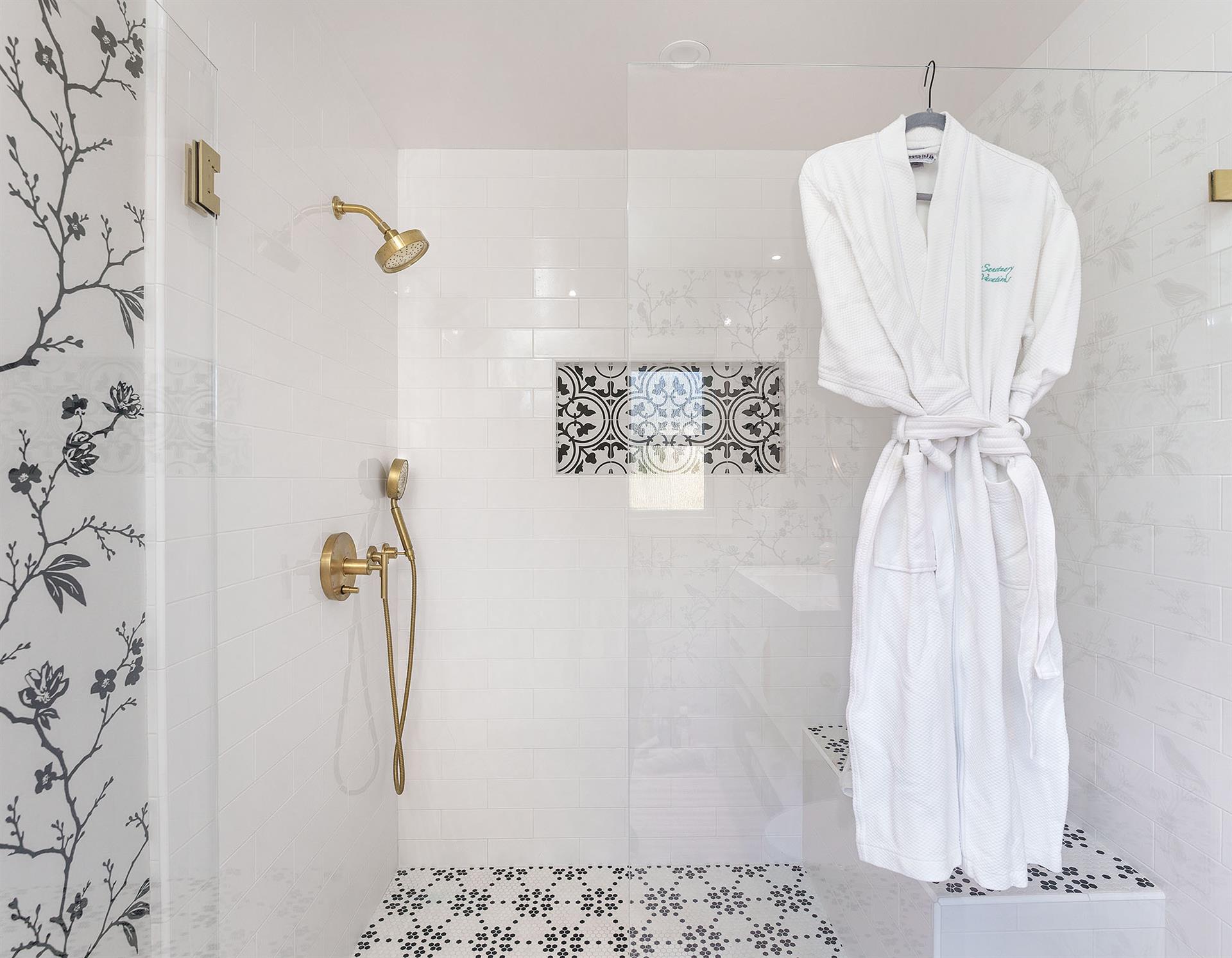 En Suite Bath with Shower, Downstairs