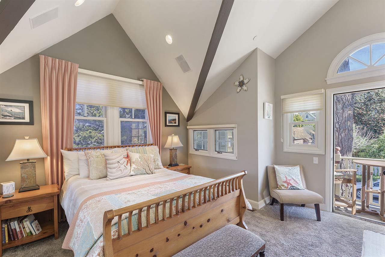 Bedroom 1 has Balcony Access