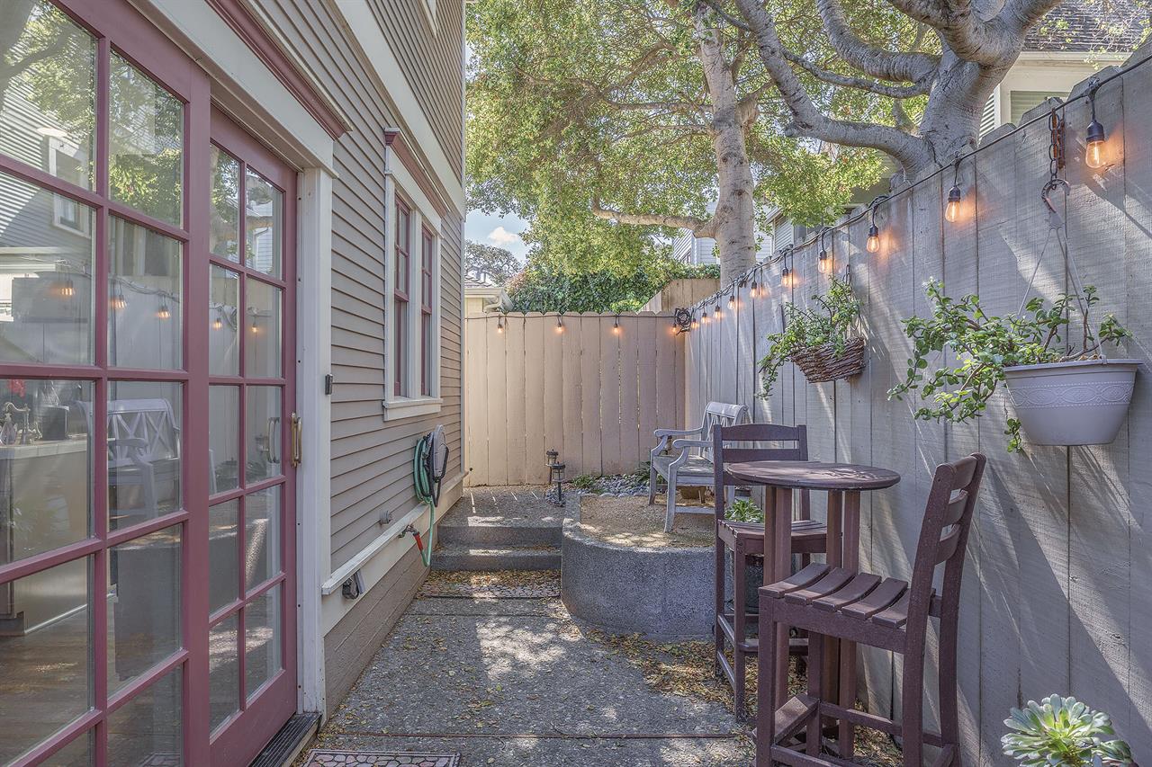 Small, Attractive Backyard with Various Seating Options