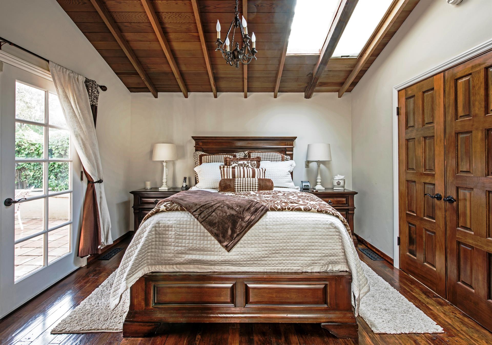 Bedroom 2, Queen Bed, TV, Patio Access