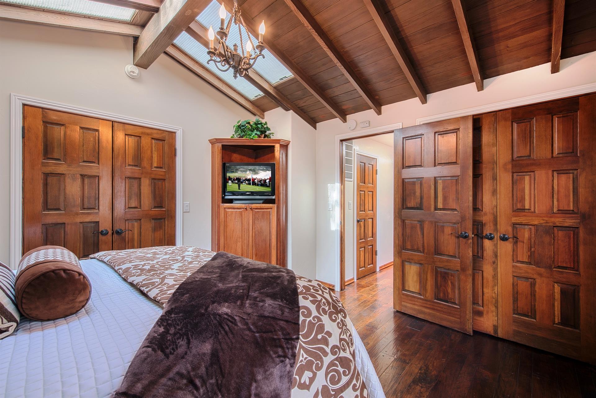 Bedroom 2, Queen Bed, TV, Patio Access