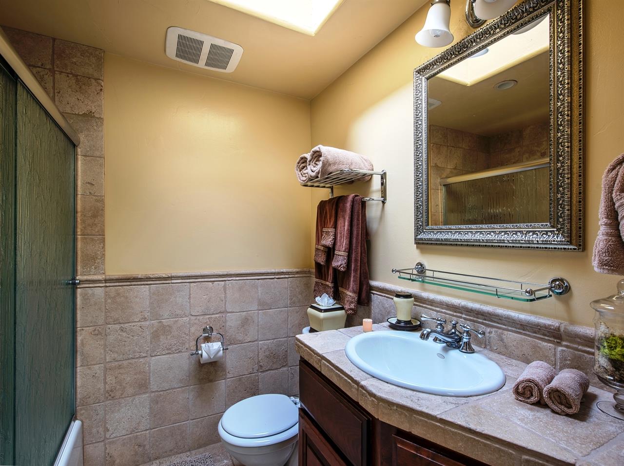Bathroom 2 with a Shower Over Tub Combination