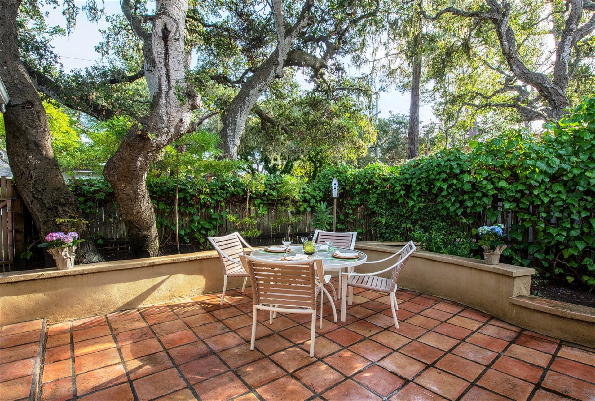Dine and BBQ AlFresco