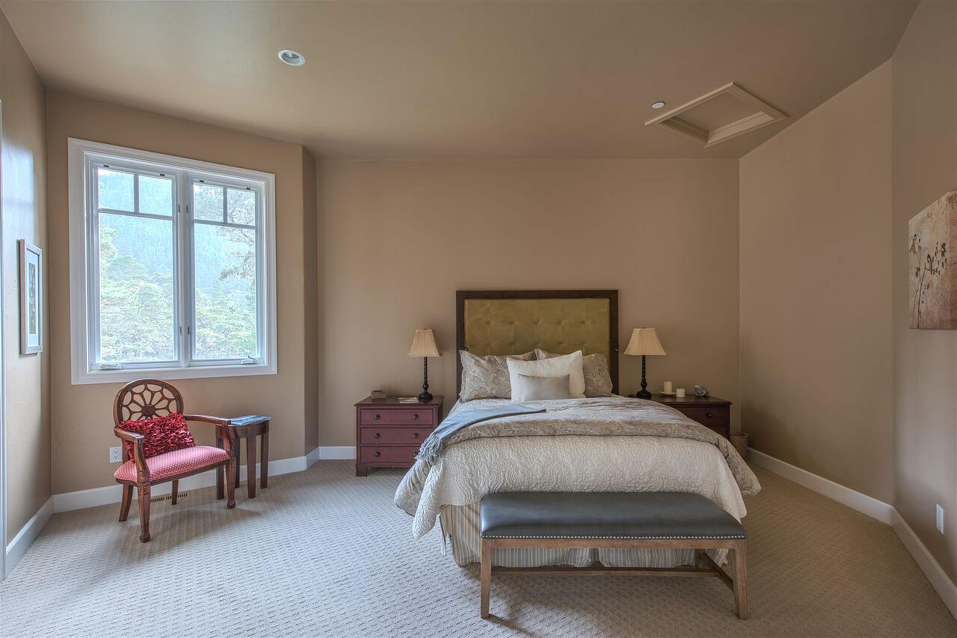 Bedroom 3  Queen Bed, Adjoins Jack and Jill Bathroom