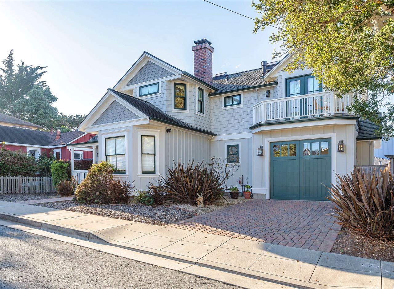 Bliss Cottage bytheSea  New Exterior Paint Color