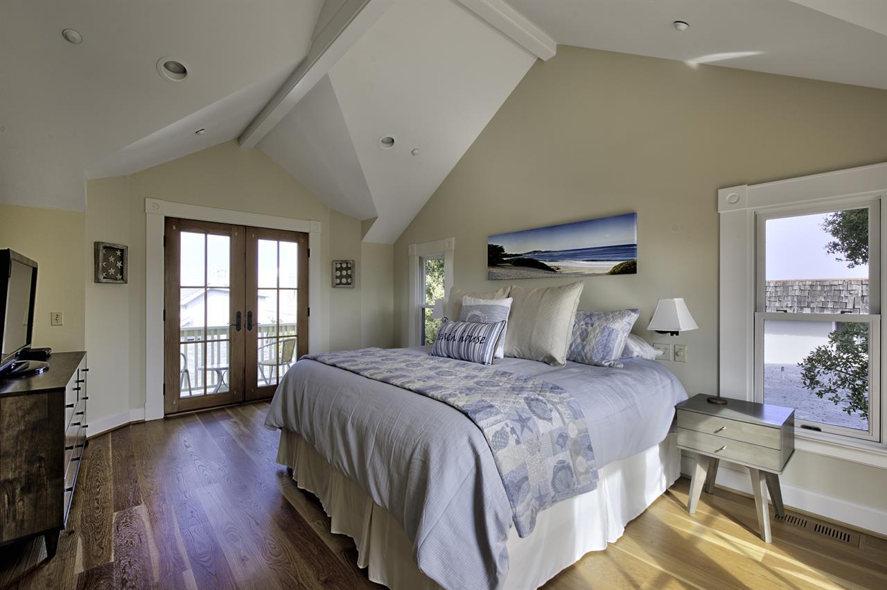 Bedroom 1  King Bed, TV, Balcony, En Suite Bath