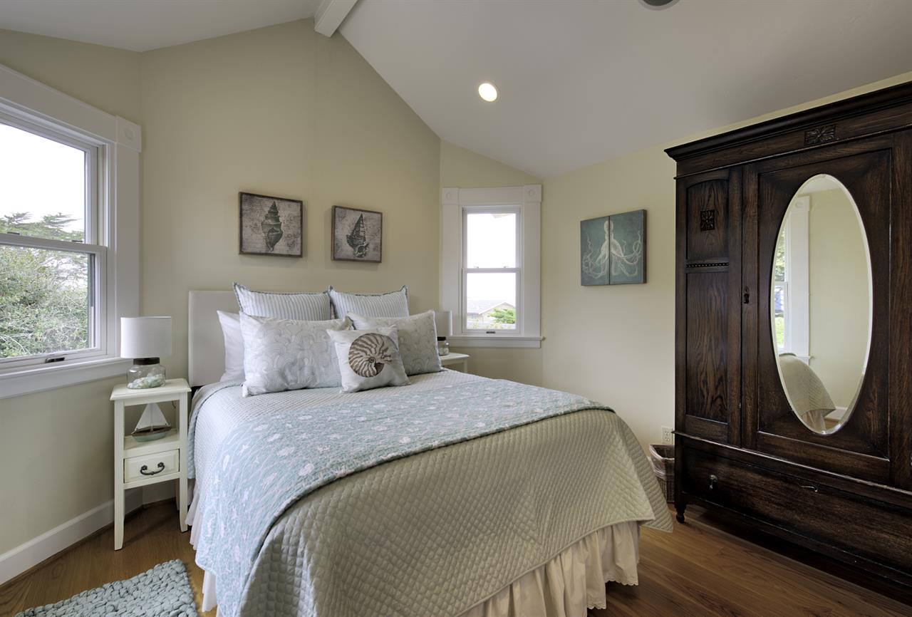 Bedroom 2, Plush Queen Bed