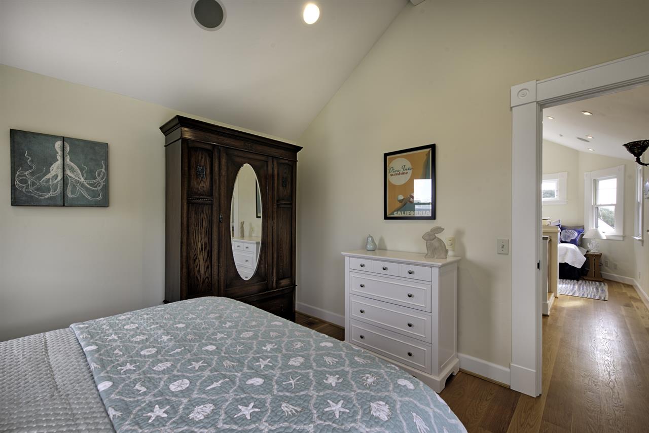 Bedroom 2, Plush Queen Bed